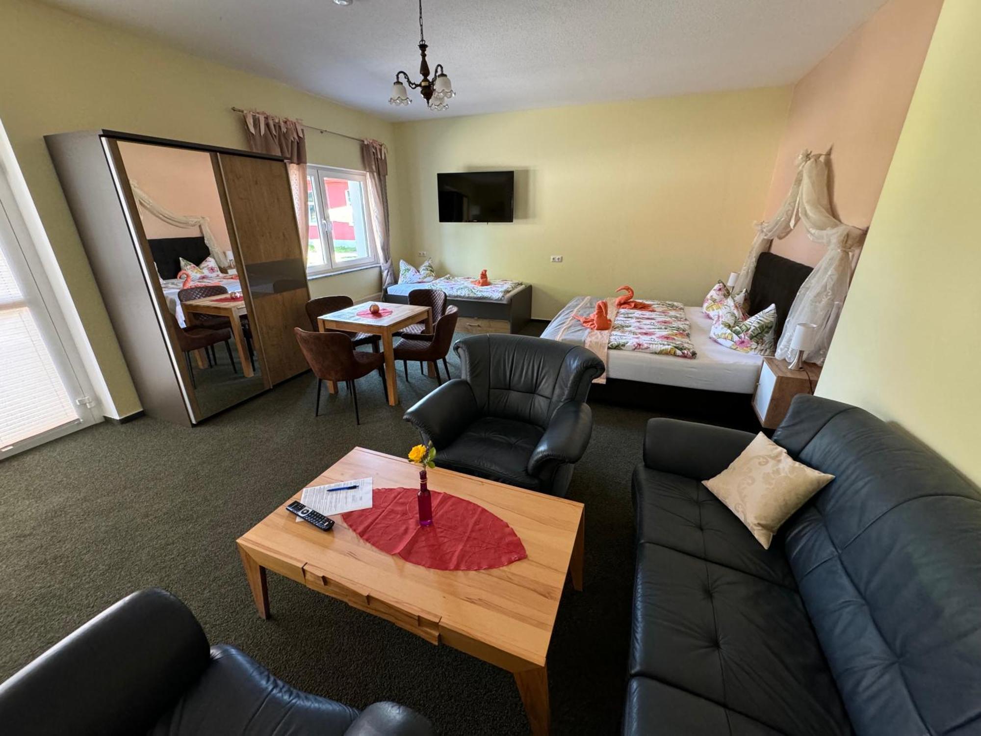 Bed & Breakfast Am Waldguertel Forst  Esterno foto
