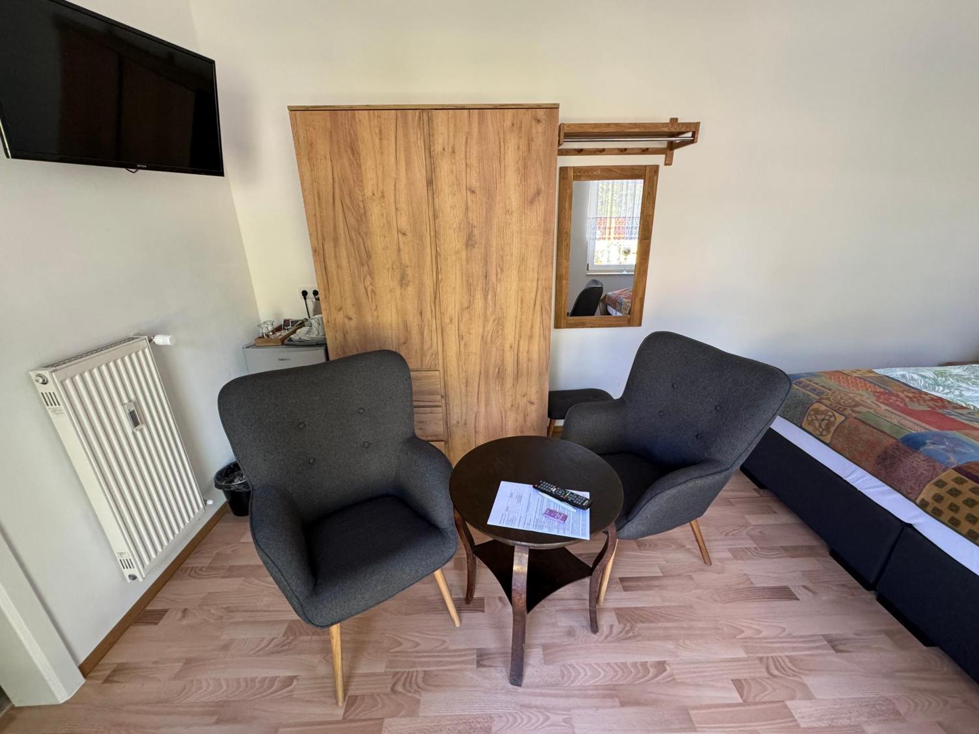 Bed & Breakfast Am Waldguertel Forst  Esterno foto