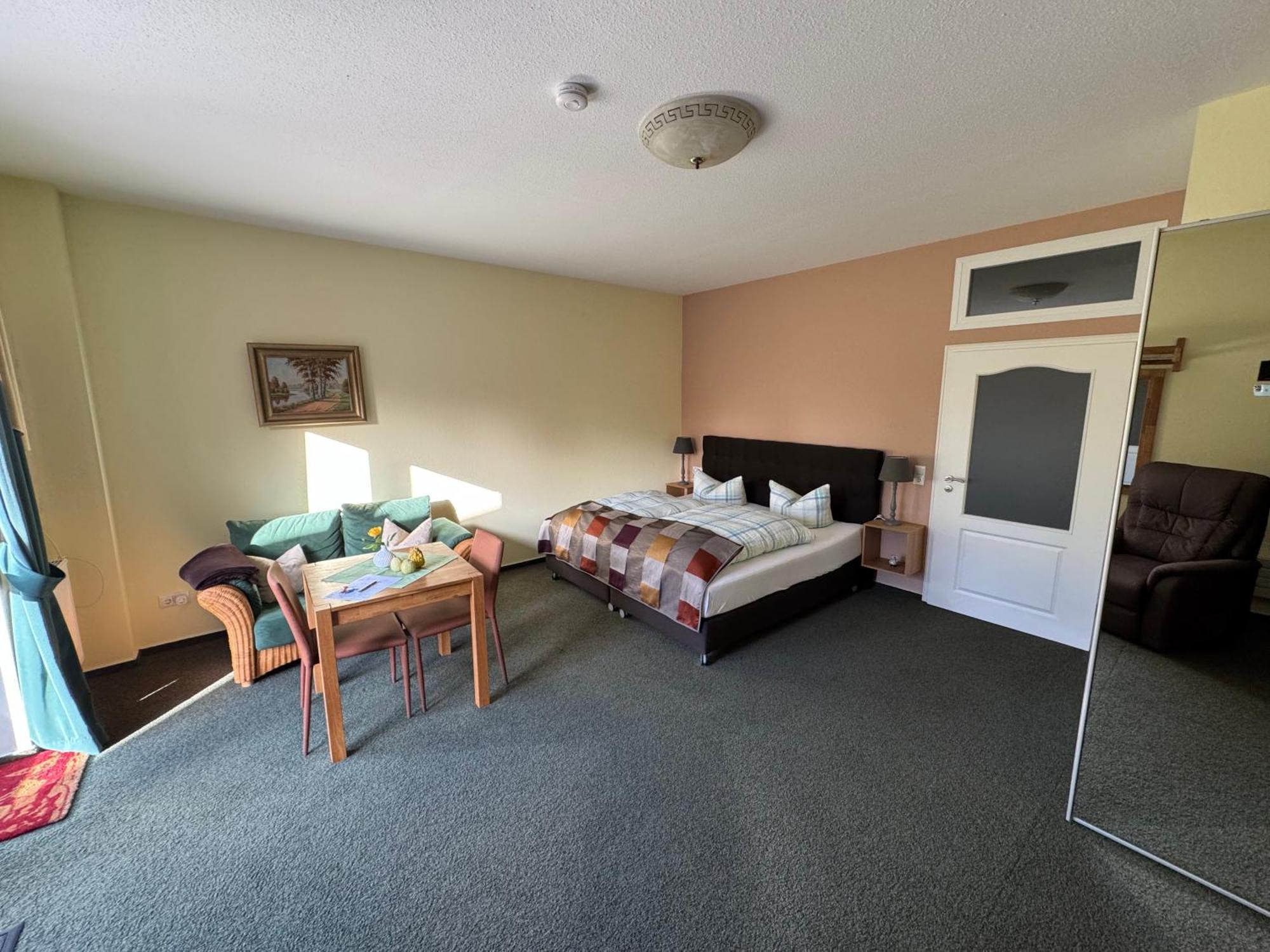 Bed & Breakfast Am Waldguertel Forst  Esterno foto