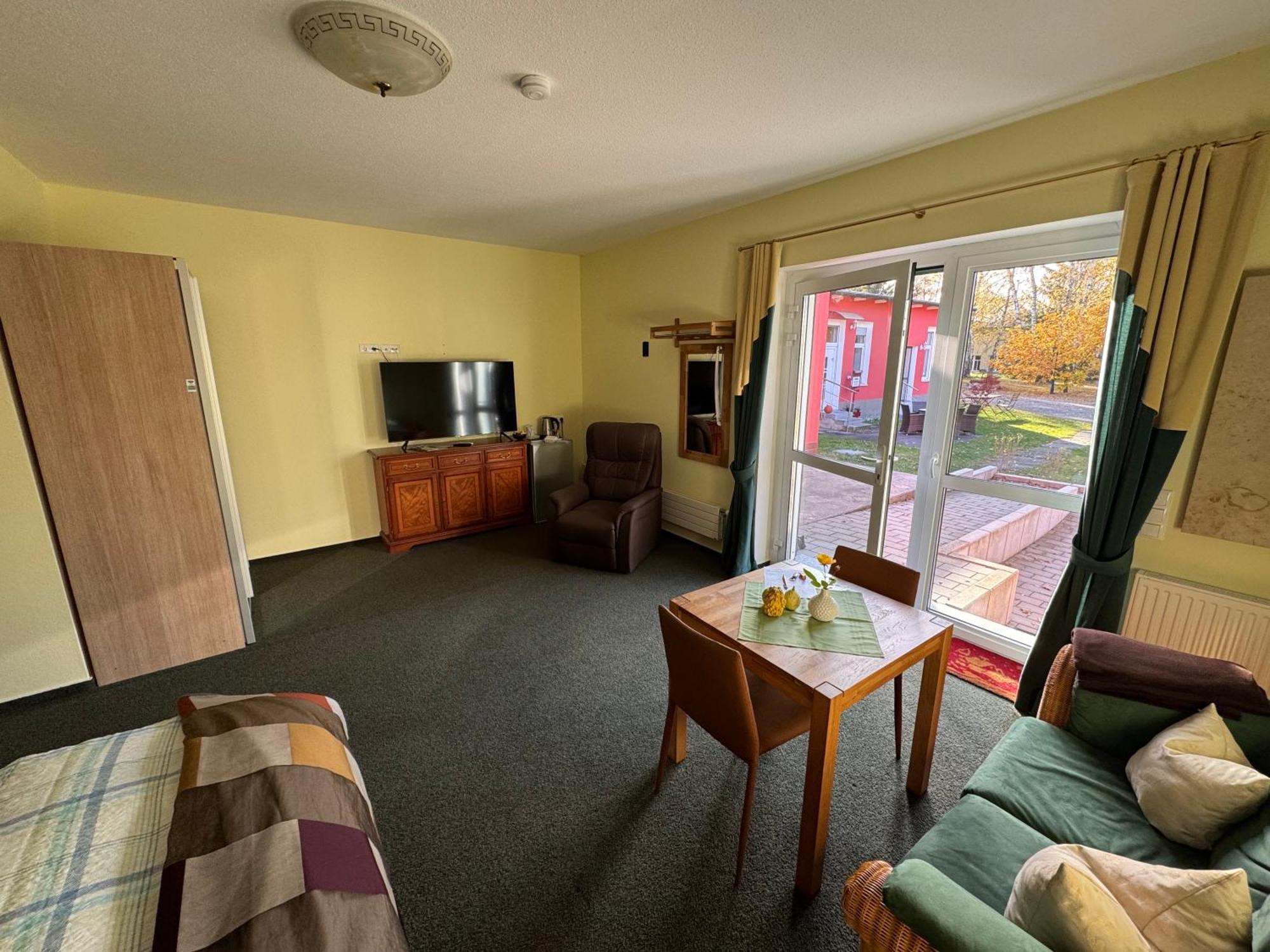 Bed & Breakfast Am Waldguertel Forst  Esterno foto